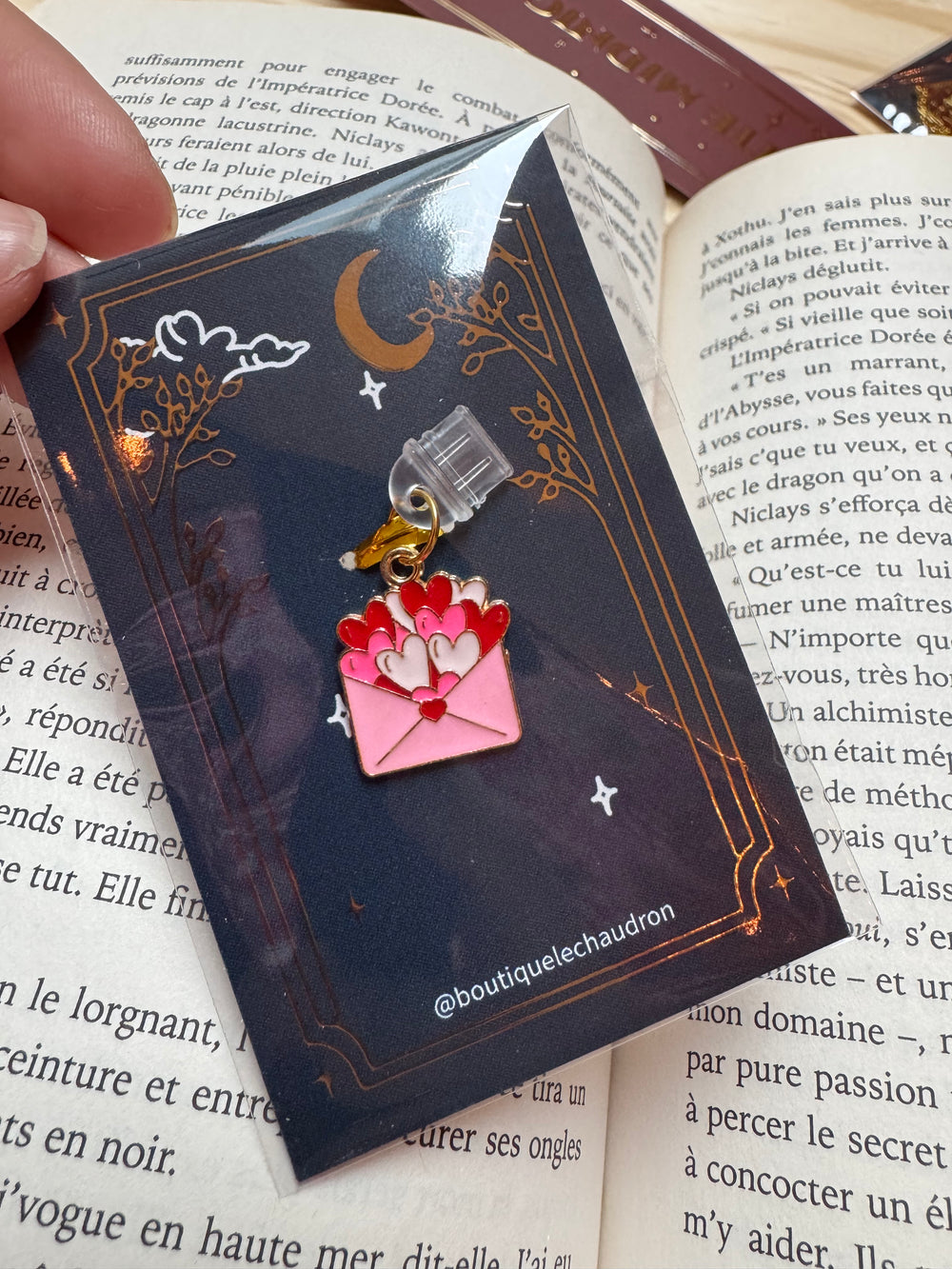 Charm - Enveloppe rose coeurs