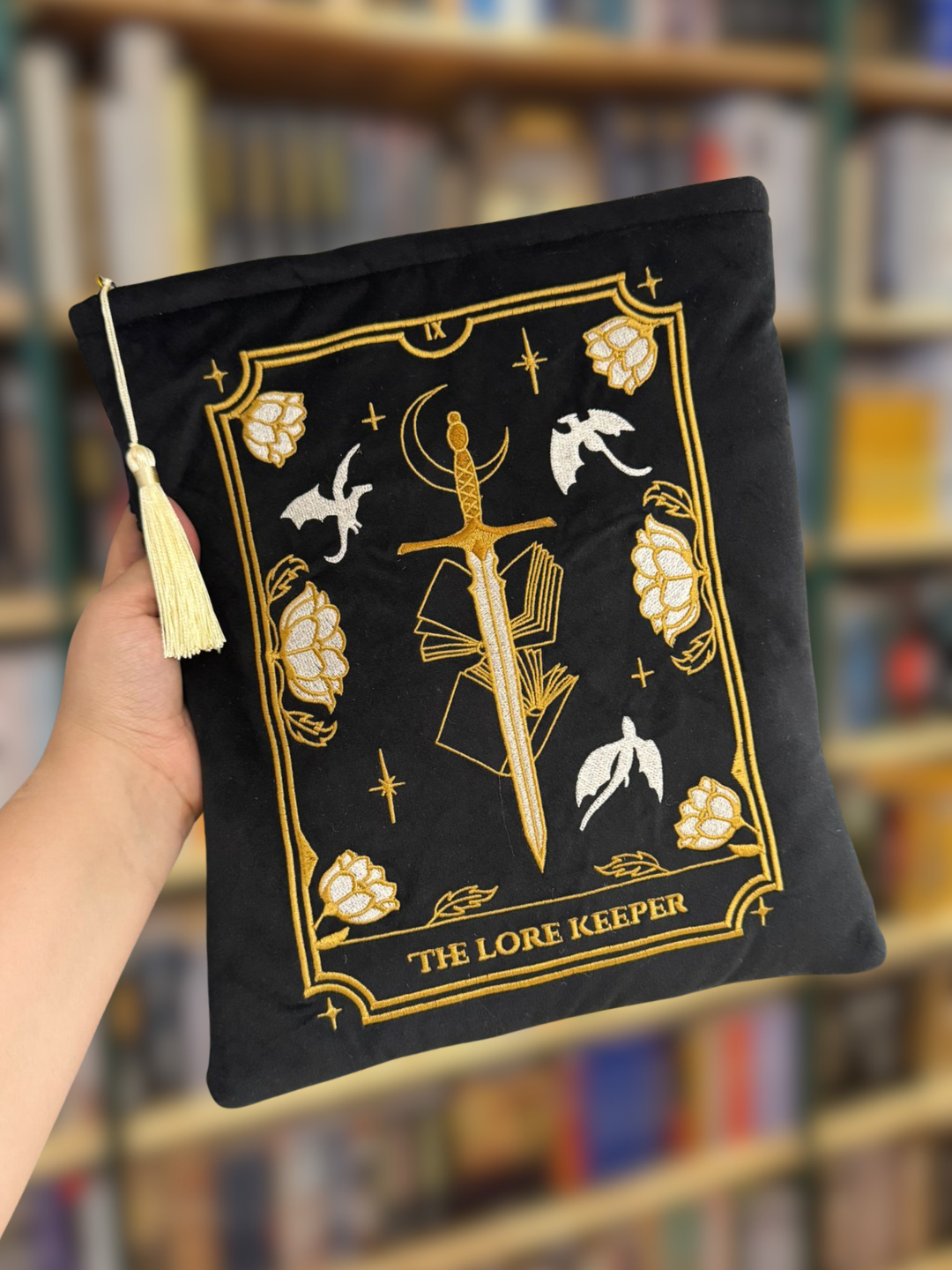 The Lore Keeper - Pochette XL