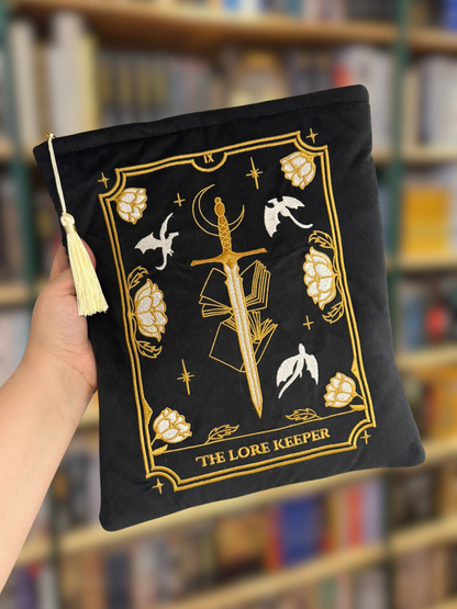 The Lore Keeper - Pochette XL