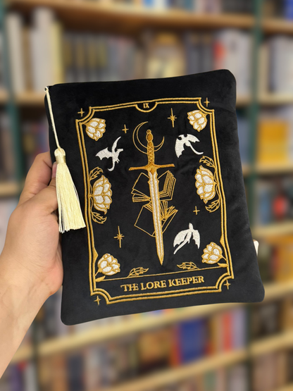 The Lore Keeper - Pochette Liseuse / Poche